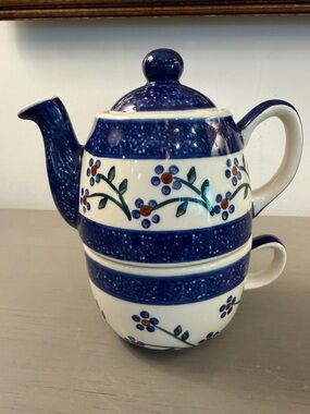 Wiza Polish Pottery Hand Made Tea For One Set Pot + Cup Stacking Blue Floral